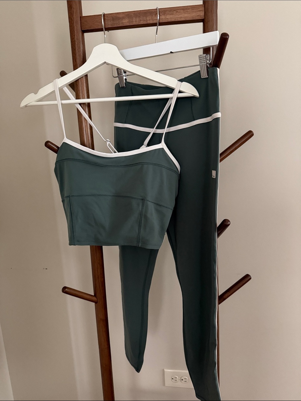 Vuori Green Crop Top & High-Waist Leggings Set with White Trim- Medium